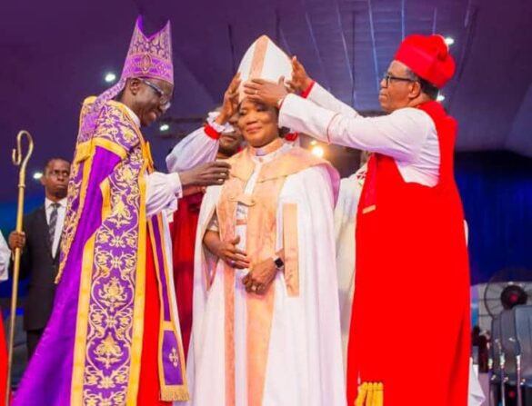 lastweekinniger's tweet photo. NEWS FLASH!!!

MIXED REACTIONS TRAIL INSTALLATION OF FUNKE ADEJUMO AS BISHOP

#lastweekinnigeria#lwin#breakingnewsnigeria#connectingthedots#explore#trendingnews#mckintoyeproductions#highlight#ThePunch#TheGuardian#Thenation

Last Week in Nigerian 
_Connecting the dots_ https://t.co/hpe10cbMvE
