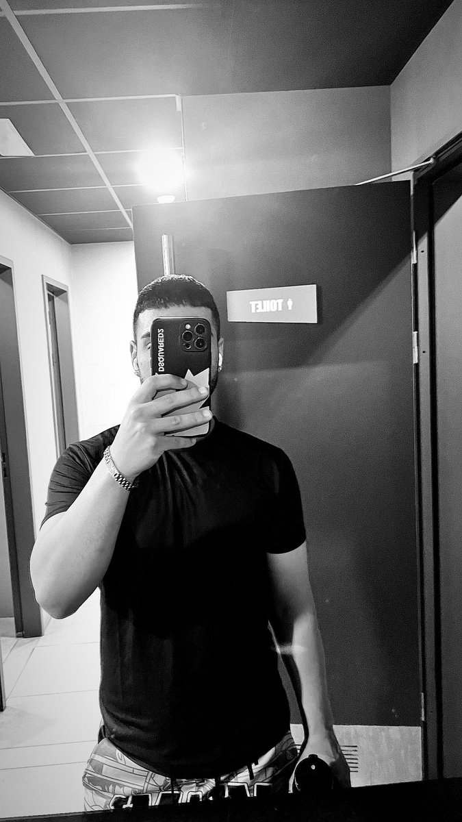 Juande_01's tweet photo. En el gym/ green qé?🔫👁️‍🗨️ https://t.co/oCAWQC7MnL