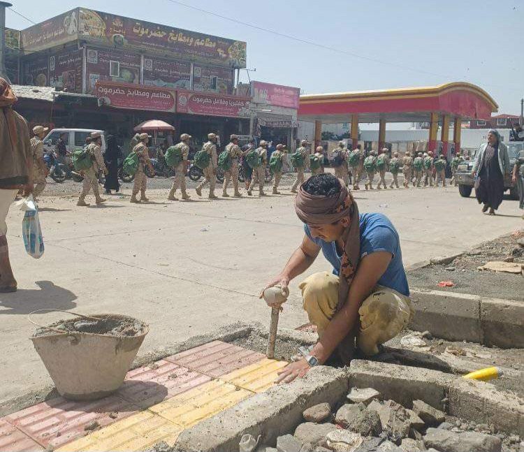 ماهي المقولة الشهيرة للشهيد الرئيس
صالح الصماد التي تحكي هذه الصورة 👇 ؟!