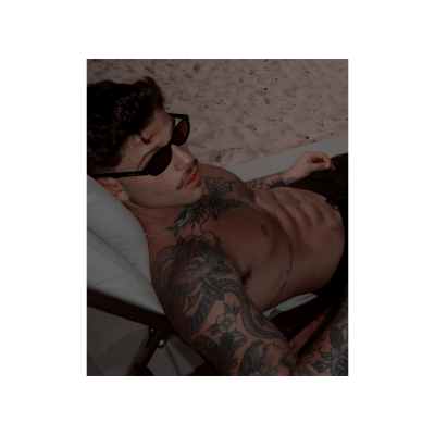 ᅟ
ᅟ                𝑺͟𝑬͟ ͟𝑩͟𝑼͟𝑺͟𝑪͟𝑨  ⦂
ᅟ          @  tentador para la isla.
ᅟ
ᅟ             ! 𝗁𝗂𝗌𝗍𝗈𝗋𝗂𝖺 𝗮 𝗲𝗹𝗲𝗰𝗰𝗶𝗼́𝗻.
ᅟ