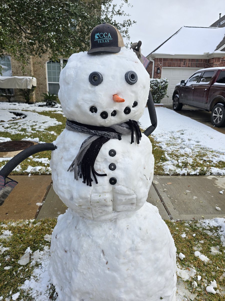 RonCook76's tweet photo. Tomball, Texas, Snowman. @CCA_Texas #ccatexas #ccafishing #texassnow https://t.co/TLoCKAB1FY