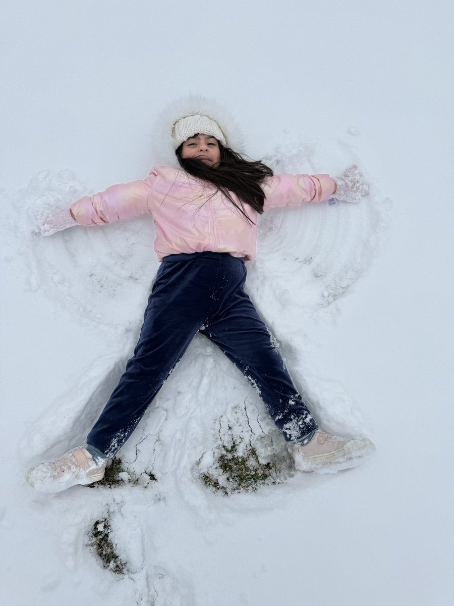 MrsJohnson_LLE's tweet photo. Receiving pictures from the #FabulousFirsties while enjoying their snow day makes this teachers heart so happy! @HumbleISD_LLE @HumbleISD #snowday2025 #texassnow #snowinhouston https://t.co/zrT34qzH7Q