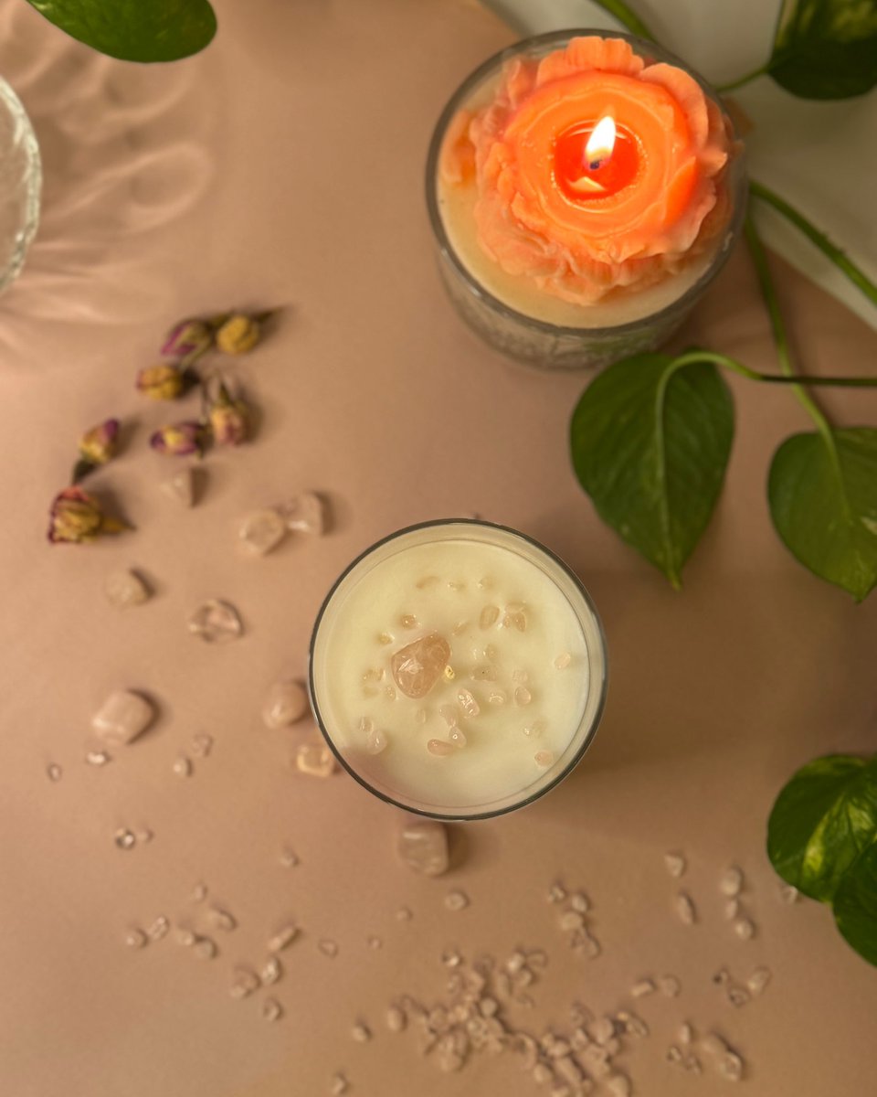 yeyucandles's tweet photo. pembe kuvars dogal taslı vegan mum 🌱🎀 https://t.co/tWyEgOF7cK
