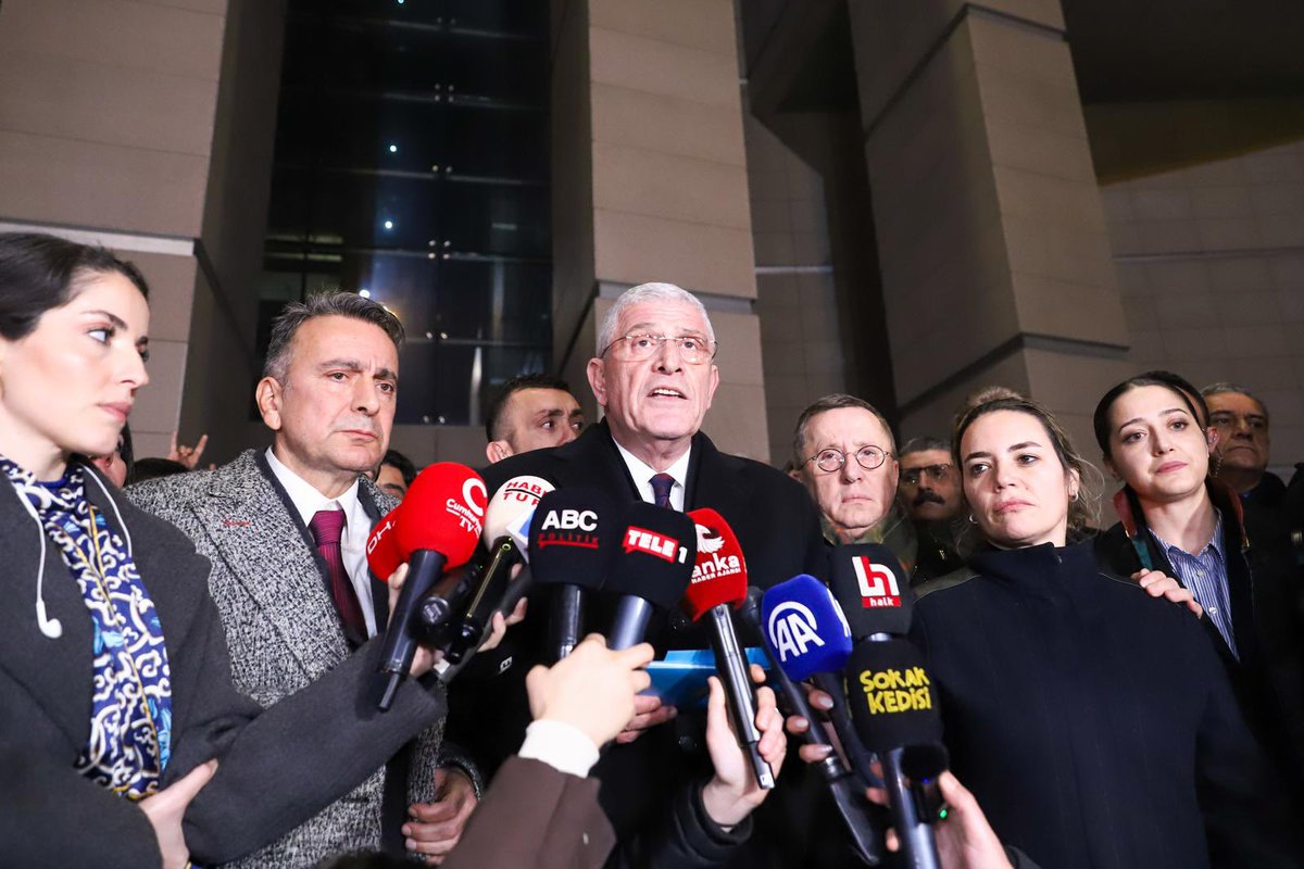 MDervisogluTR's tweet photo. İstibdada karşı hürriyet diye haykıracak, kölelik düzenine karşı Türk Milleti diyeceğiz!

Sathı tüm vatan olan bu direniş hattını güçlendirmeye her şekilde devam edeceğiz!

Bilinsin ki korkmuyoruz, korkmayacağız ve ne gerekiyorsa yapacağız!

Bu ihanete geçit vermeyeceğiz!

#Kahrolsunİstibdat