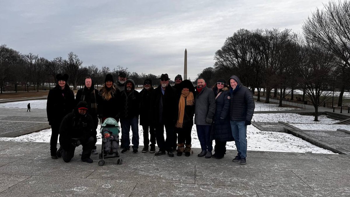 WarlordDilley's tweet photo. Dilley Meme Team Field Trip!!!🇺🇸 https://t.co/NZ3jFJH5Zz