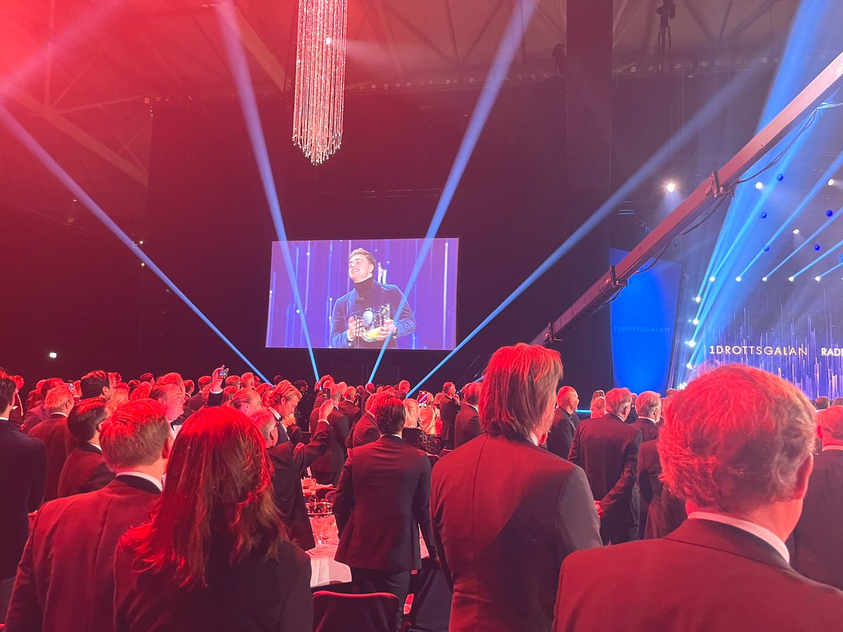 Grattis Truls! Du är värd folkets hyllningar och Jerringpris efter ett enastående år. Men Smålandspostens guldmedalj och Årets Kronobergare gick (helt rättmätigt) till OEL! 🏓🏒