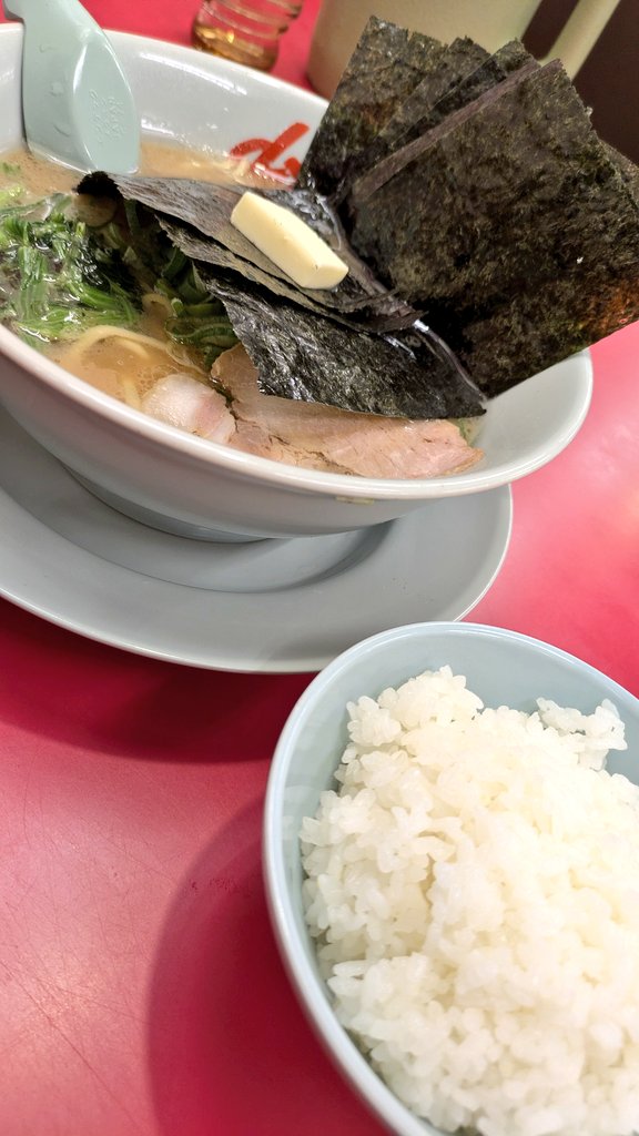 a_1sakura's tweet photo. 2025/山うま9杯目

醤油ラーメン 硬め
BUTTER 海苔5枚
半ライス♪

ブラペ BUTTER ニンニクの
味変三連星を楽しんだのよ😝

醤油ラーメン( ﾟДﾟ)ｳﾏｰ

#山岡家 神栖店
#ガリバタ醤油食べたい
#醤油ラーメン
#味変三連星 https://t.co/G79sjEAEVJ