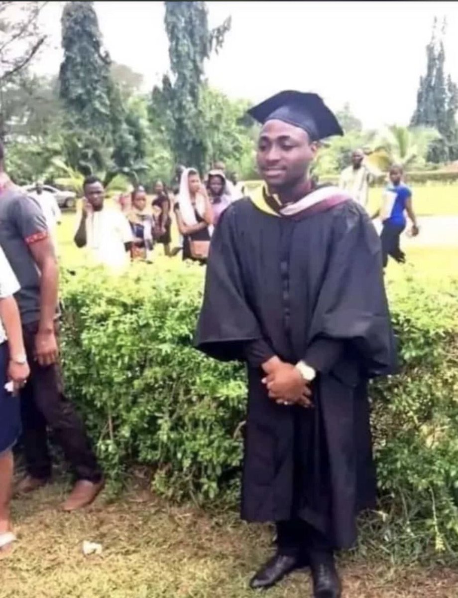 fola_sbz's tweet image. B.Sc computer science 
Finally ended the Caleb cycle