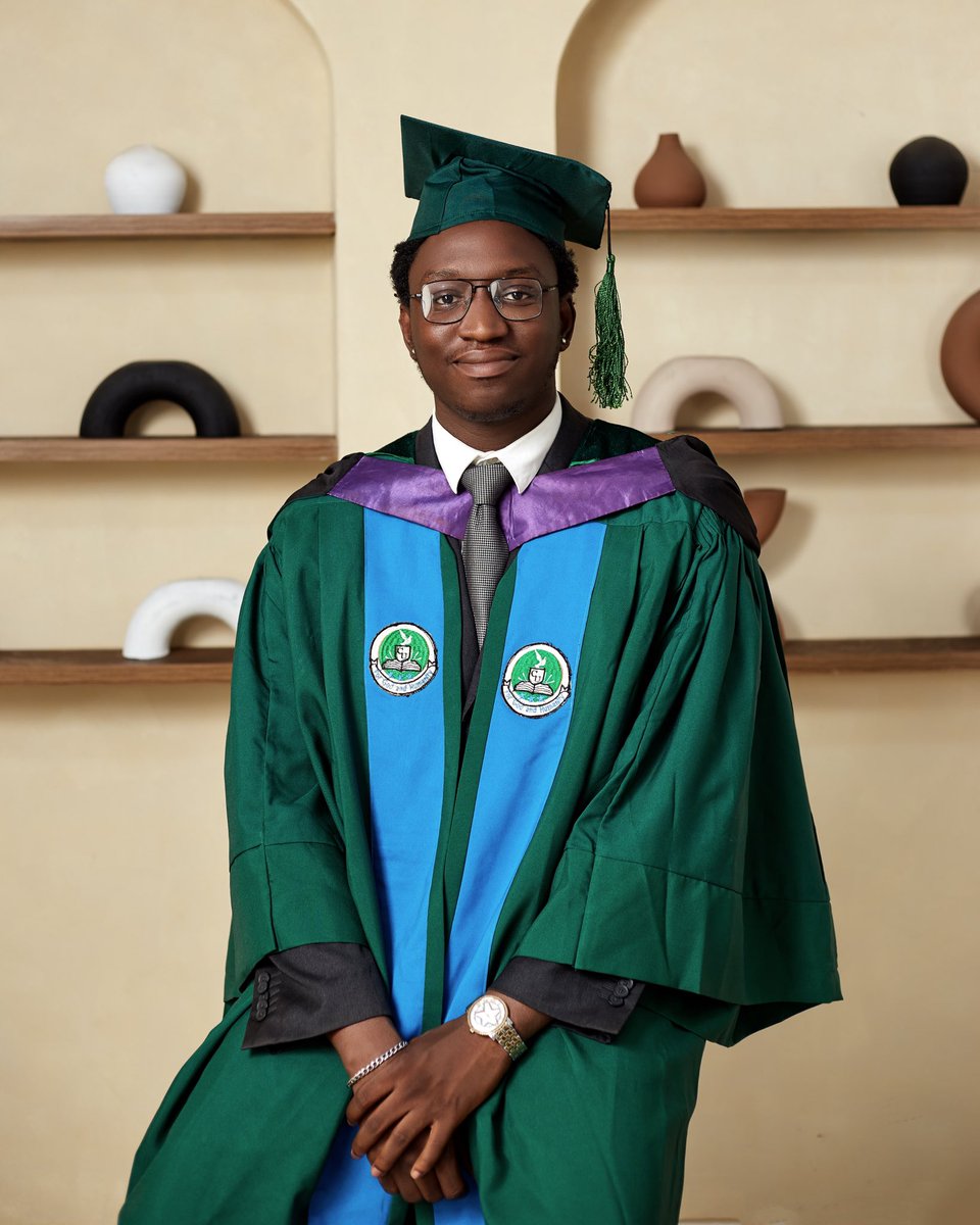 fola_sbz's tweet image. B.Sc computer science 
Finally ended the Caleb cycle
