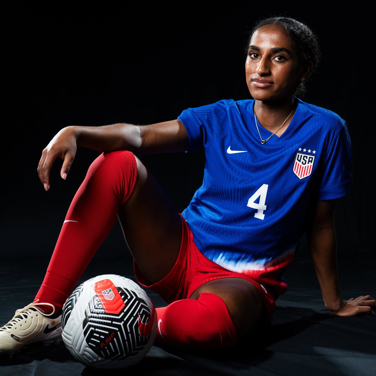 CFCWdaily's tweet photo. 🚨Chelsea has agreed to terms with the San Diego Wave for the transfer of 🇺🇸Naomi Girma. The 24-year-old is now set to become the first player to earn a transfer fee worth more than $1 million.
via: The Athletic. https://t.co/Y9mOogNLWE