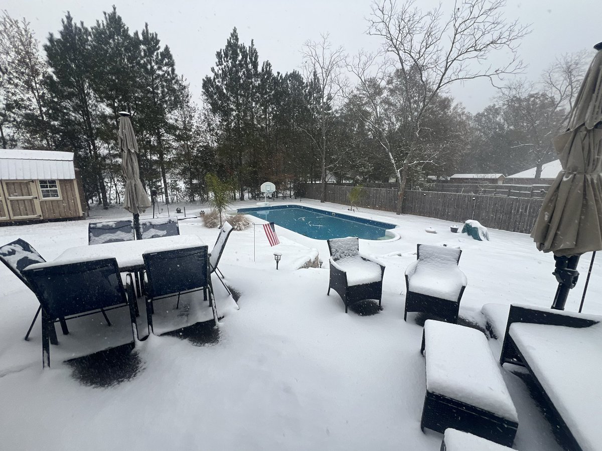 MarcD_Anderson's tweet image. Over 3 inches of snow in Foley and counting. The last inch accumulated in less than 45 minutes. @NWSMobile #alwx