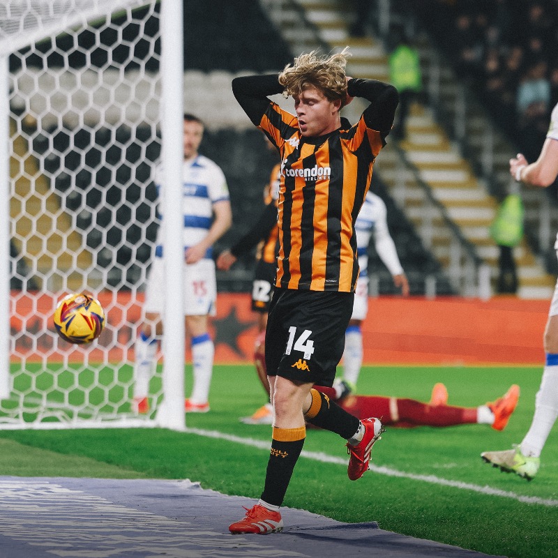 HullCity's tweet photo. So close from H! 😩

🐯 0-0 🔵 [20'] #hcafc