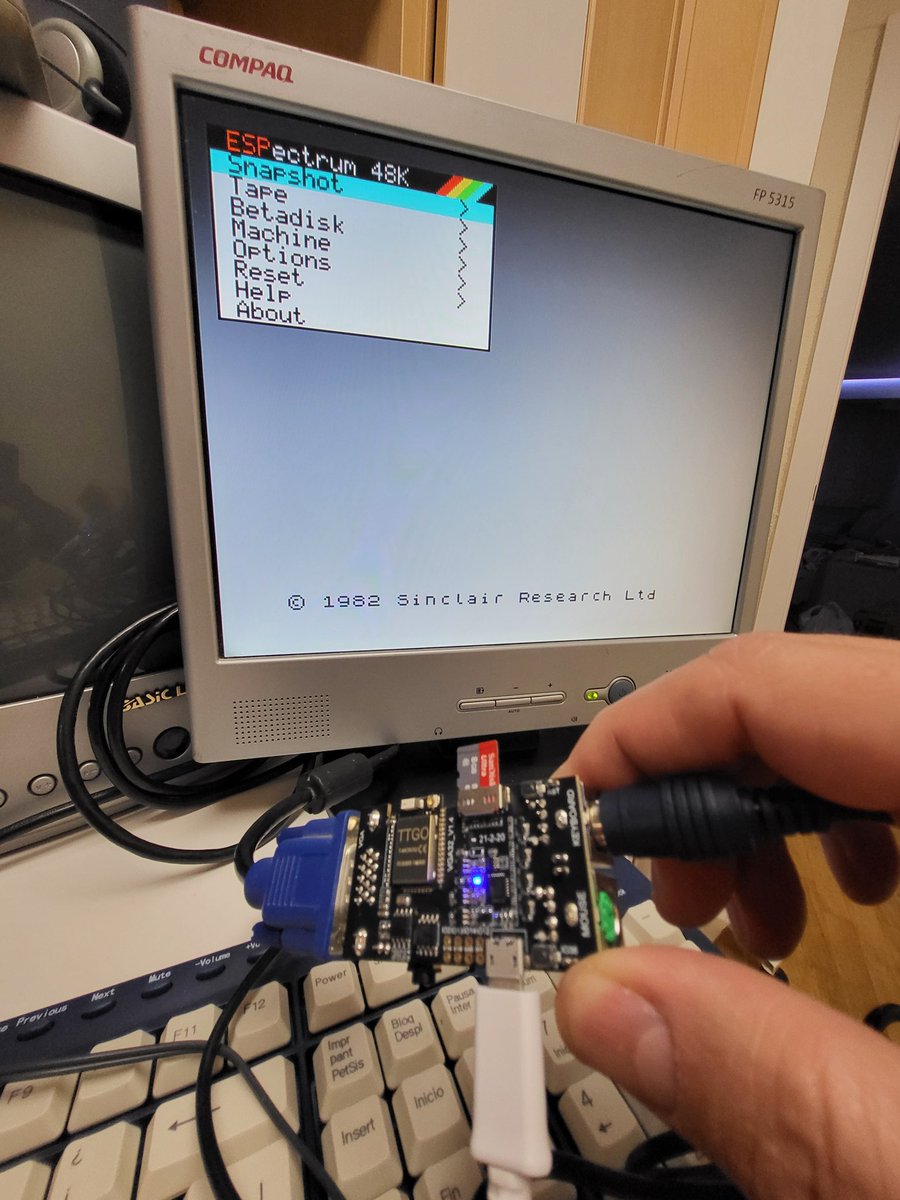 mmoroca's tweet image. Hoy me ha llegado la #LILYGO TTGO VGA32 y ha sido cuestión de segundos ponerla a funcionar a tope con #ESPectrum (zxespectrum.speccy.org), un virtuoso emulador de mi querido ZX Spectrum (y más!) que busca la perfección, iniciando casi al instante como el ordenador real 🤓