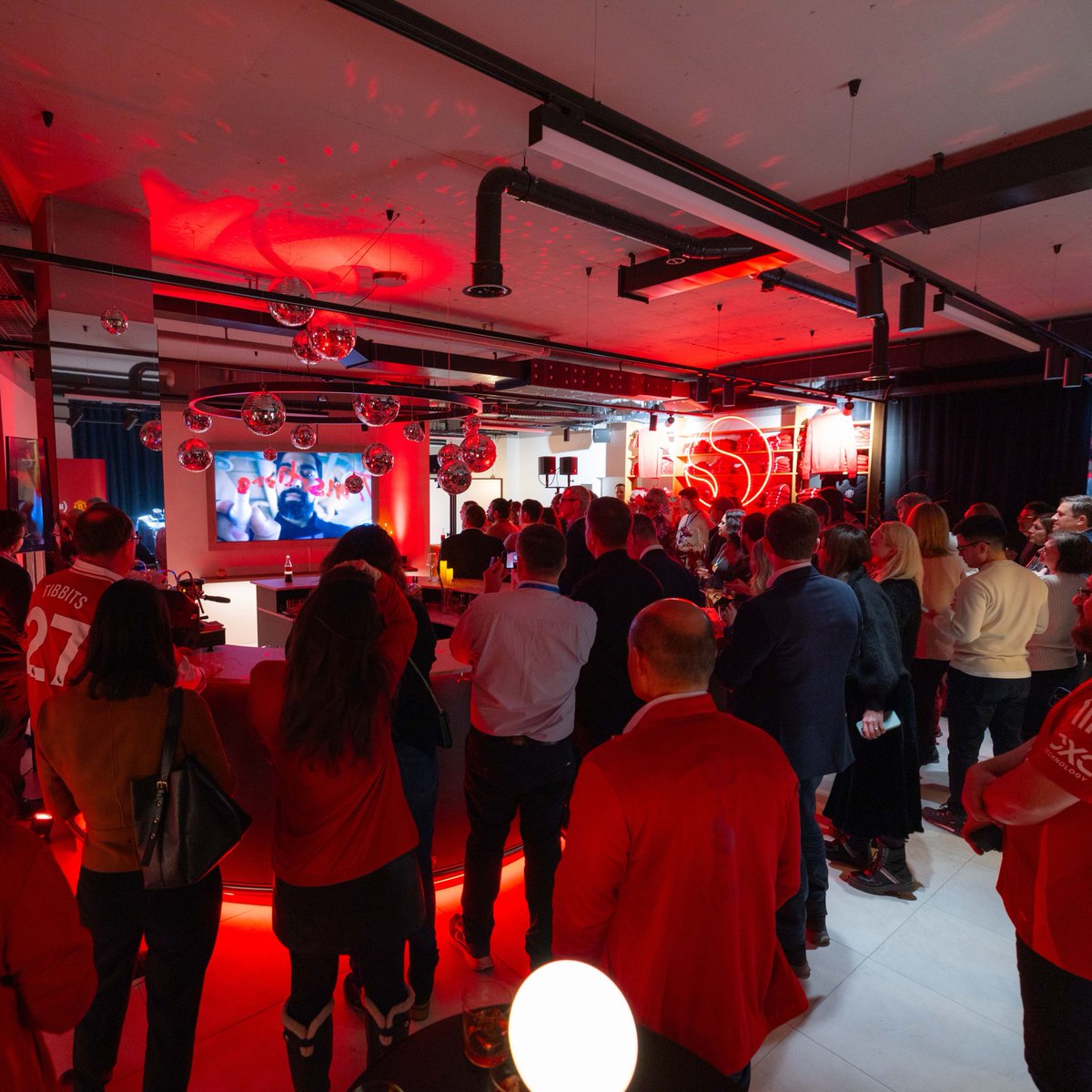 RED's tweet photo. Davos turned (RED) last night to celebrate the unveiling of the new (RED)-branded @ManUtd shirt, thanks to @Snapdragon. #WEF25 https://t.co/Ip2dxbcqeh