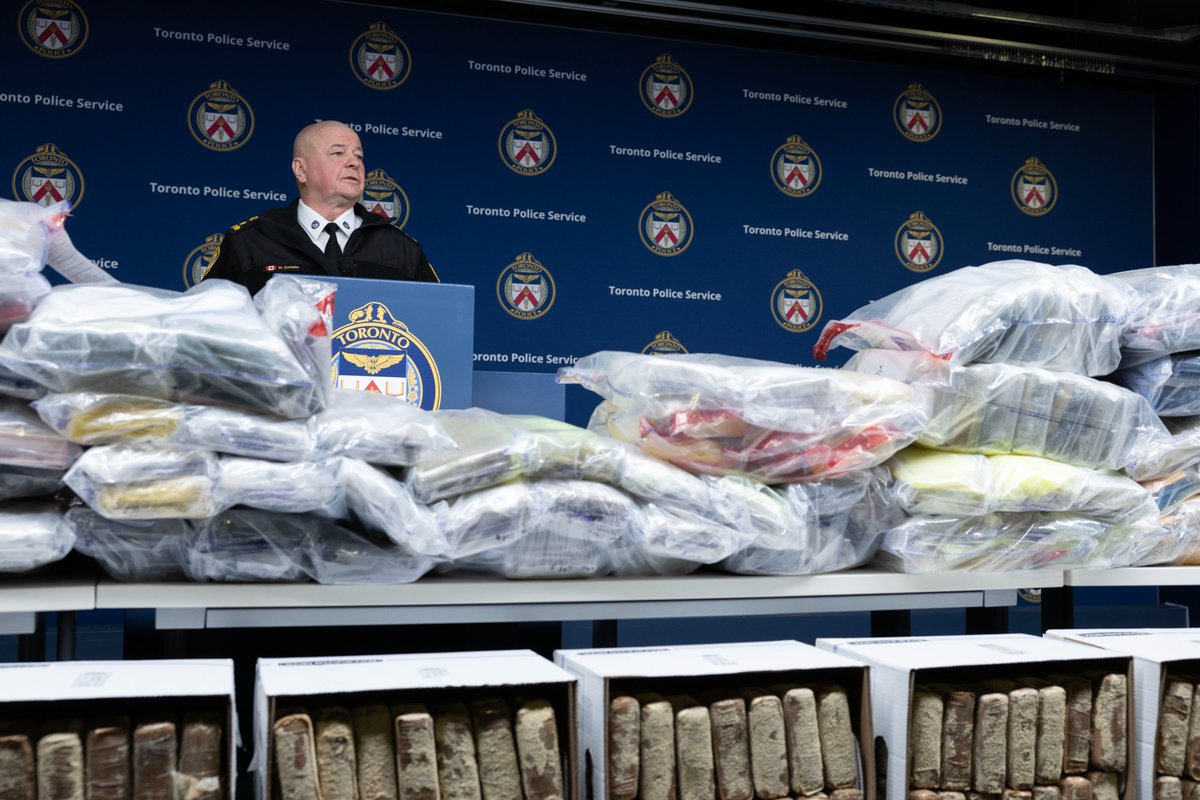 TorontoPolice's tweet image. The TPS Drug Squad Major Projects team seized 835 kg of cocaine valued at $83 million, with critical support from @YRP, @CanBorder, @RCMPONT and @ONsafety  CISO. Disrupting organized crime networks continues to be a priority to keep our streets safe. 

tps.ca/media-centre/s…