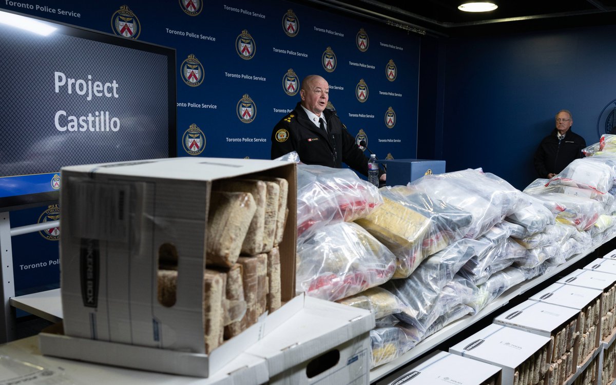 TorontoPolice's tweet image. The TPS Drug Squad Major Projects team seized 835 kg of cocaine valued at $83 million, with critical support from @YRP, @CanBorder, @RCMPONT and @ONsafety  CISO. Disrupting organized crime networks continues to be a priority to keep our streets safe. 

tps.ca/media-centre/s…