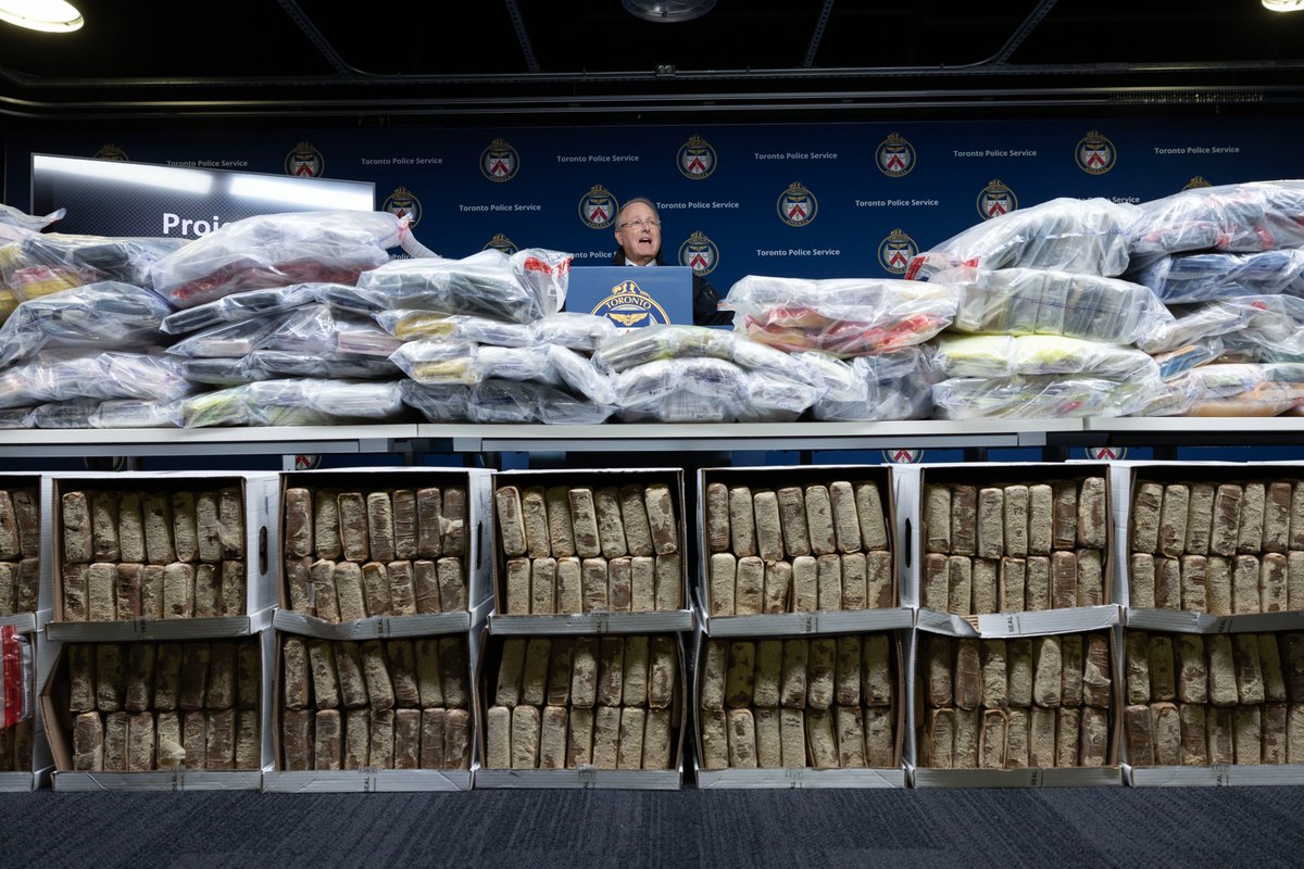 TorontoPolice's tweet image. The TPS Drug Squad Major Projects team seized 835 kg of cocaine valued at $83 million, with critical support from @YRP, @CanBorder, @RCMPONT and @ONsafety  CISO. Disrupting organized crime networks continues to be a priority to keep our streets safe. 

tps.ca/media-centre/s…