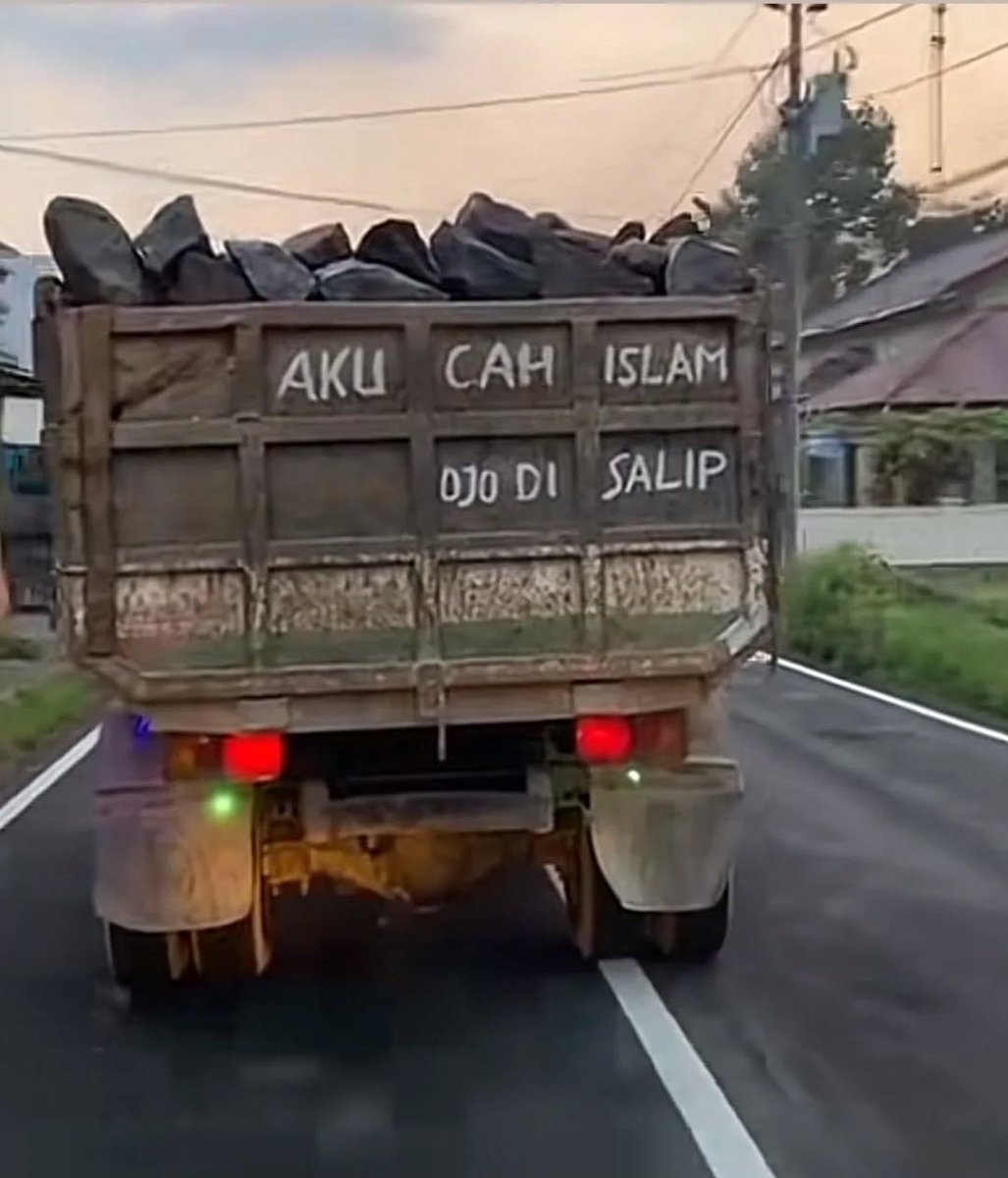 originalbisma's tweet photo. Hamdani hartoyo, tak kandani ora percoyo. Bocah asu kalcer top abiez genks and gaez! https://t.co/KuYzivPvJB