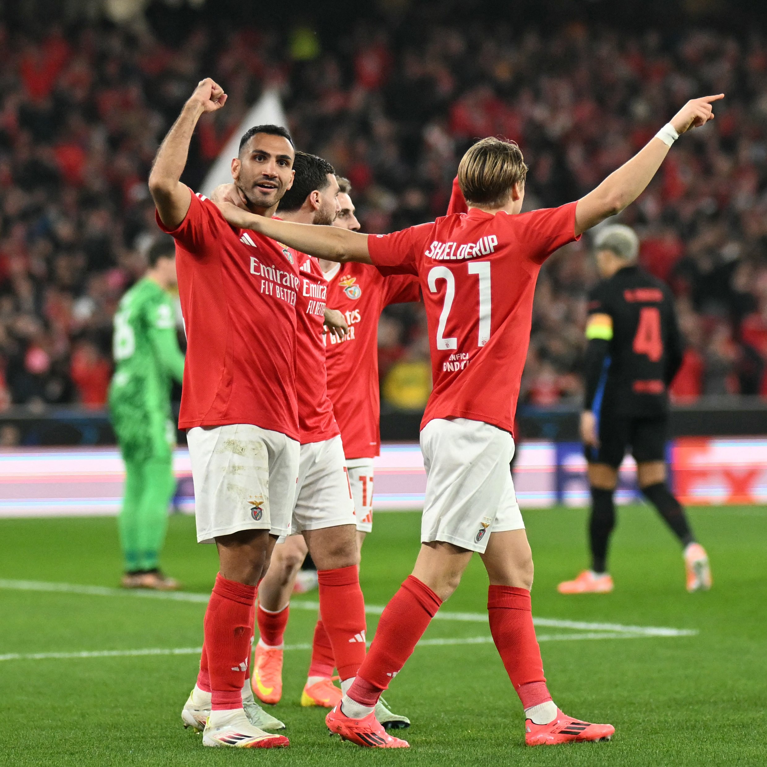 Benfica vs Barcelona UEFA Champions League 2024-25 LIVE Updates: Pavlidis with a first-half hat-trick | BEN 3-1 BAR | Sportz Point