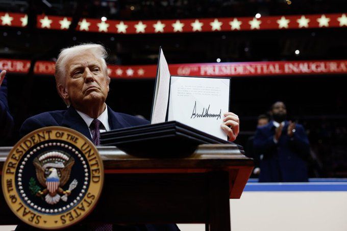 Donald J. Trump está de regreso en el cargo.

Y no perdió tiempo en hacer GRANDES cambios...

Aquí tienes los más importantes que afectan a todo el mundo: