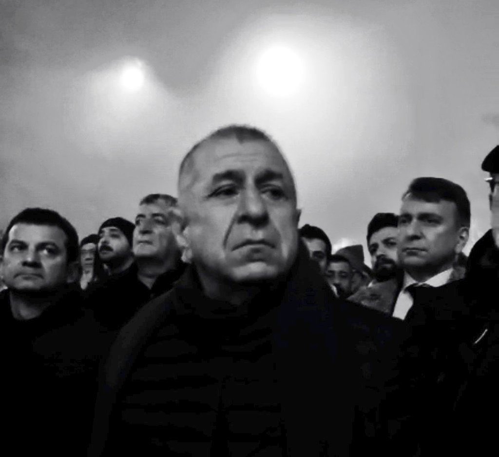 Genel başkanımızın savcılık tarafından “Halkı kin ve dülmanlığa tahrik” suçundan dolayı tutuklanması talebiyle nöbetci mahkemeye sevk edildiğini öğrendik.

Bir hukukçu olarak verilen tutukluğa sevk kararını anlamış değilim. 
Tutukluluk hali bir ceza değil, bir koruma tedbiridir.