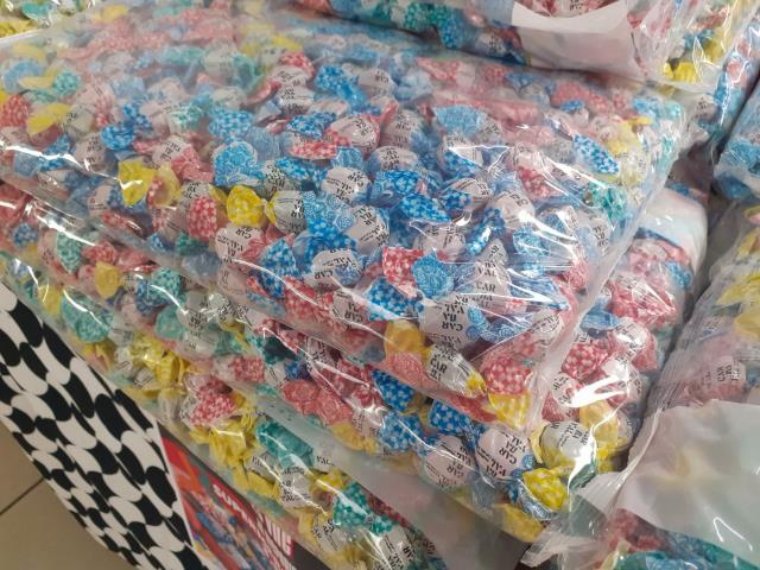 ‼️ Es posen a la venda els ecocaramels de les Comparses de Vilanova a 3,5 euros el quilo

👉 Aquest dimecres es farà al Teatre Principal el sorteig de les guerres, una iniciativa engegada l'any passat com a mètode de control de l'aforament de la plaça de la Vila: