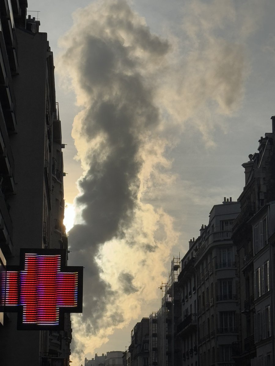 Gros incendie rue de la croix nivert Paris 15 : évitez le périmètre