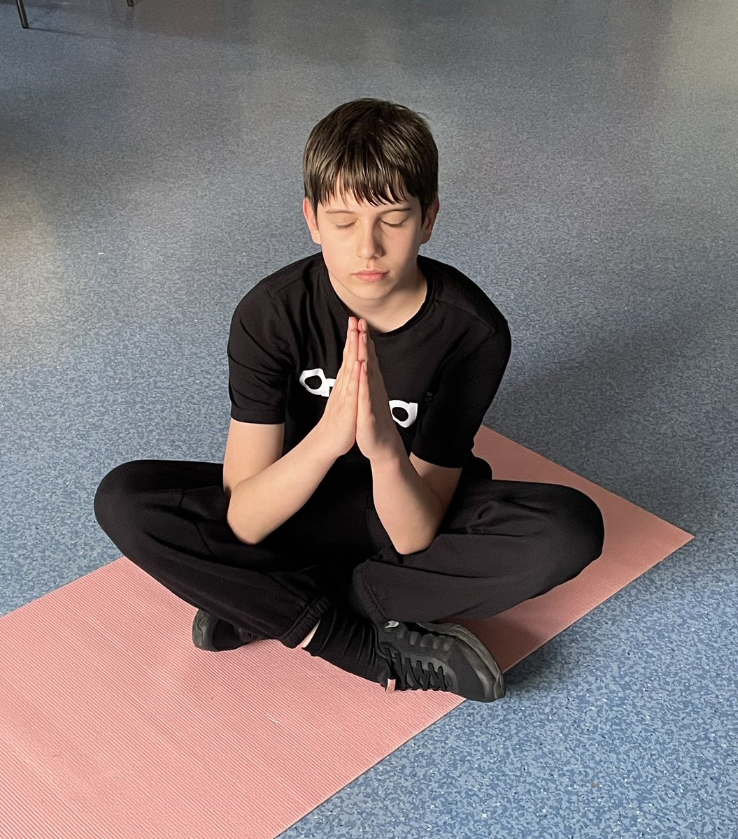 KilwAcadSSR's tweet photo. This afternoon Ewan &amp; Kirsteen tried something new and did some Minecraft yoga 🧘‍♀️ #mindfulness #relaxation #learningsomethingnew @Kilwinning_Acad https://t.co/POVYcIiRE7