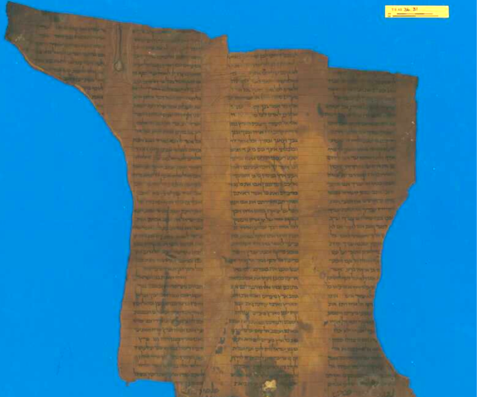 This is a fragment from the so called Ashkar-Gilson Scroll.
It's been dated palaeographically and by C-14 to around the year 700. As such, it is one of the oldest #manuscripts in the #Genizah,