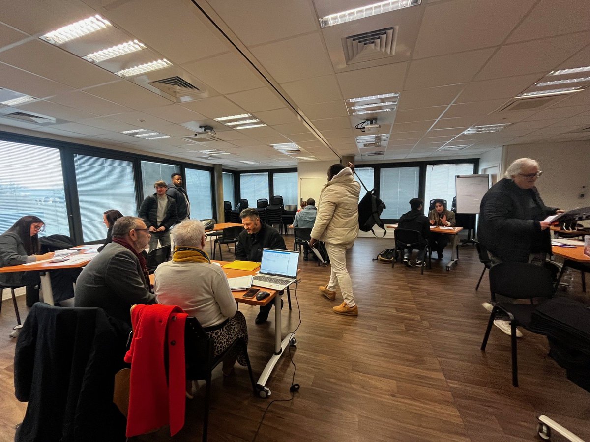 FTravail_PDL's tweet image. 💼‍Cet après-midi, à l'agence @FranceTravail Le Mans Gare se tenait un job dating spécial #Numérique.
41 candidats ont été reçus par #MIE @ApsideGroupe #UNYC @eKonsilio Le Mans Métropole et @nexecurrecrute pour des postes de technicien informatique, développeur et chef de projet.