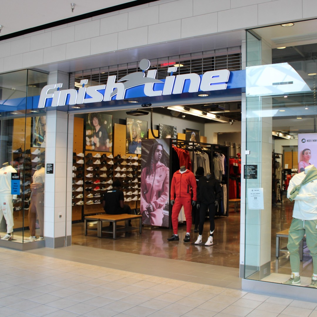 Lindale Mall has been a hub of the Cedar Rapids community for 64 years with a plethora of shops, entertainment and more!😊🛍️

➡️ tourismcedarrapids.com/blog/lindale-m…

#cedarrapids #mall #shopping #sponsored #shoplocal #familyfun