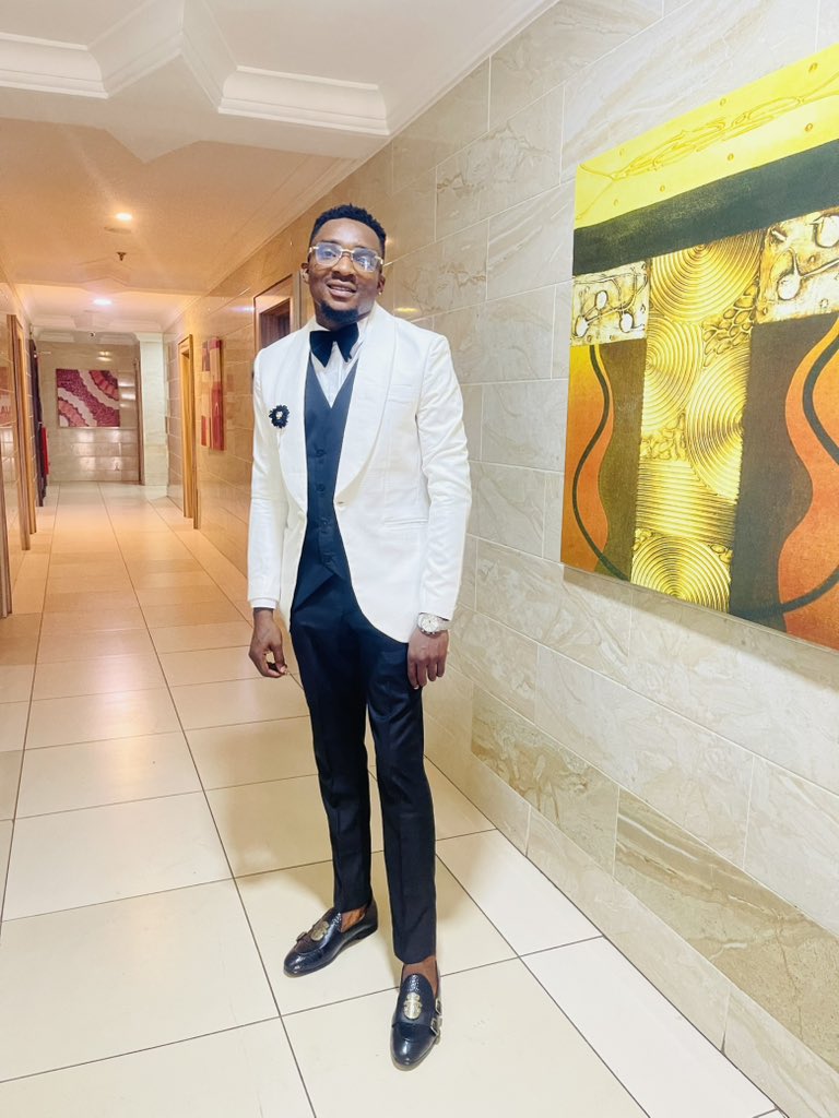 SuperMarrio001's tweet photo. Patronize my friend, he makes quality and very affordable suits in Benin city. 
+234 815 568 7962 https://t.co/WsJbX7rrMH