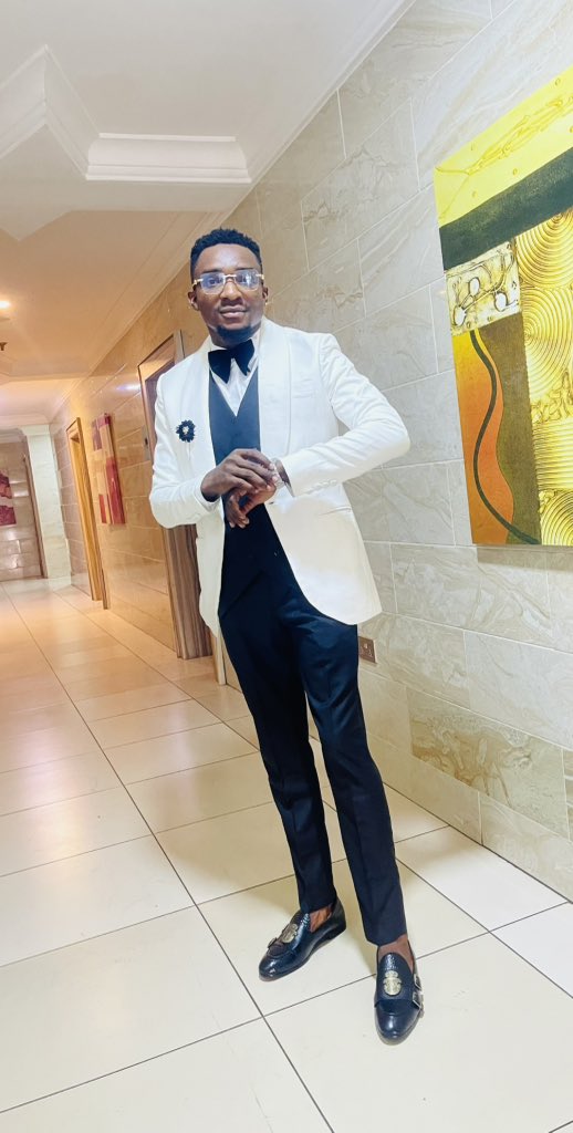 SuperMarrio001's tweet photo. Patronize my friend, he makes quality and very affordable suits in Benin city. 
+234 815 568 7962 https://t.co/WsJbX7rrMH