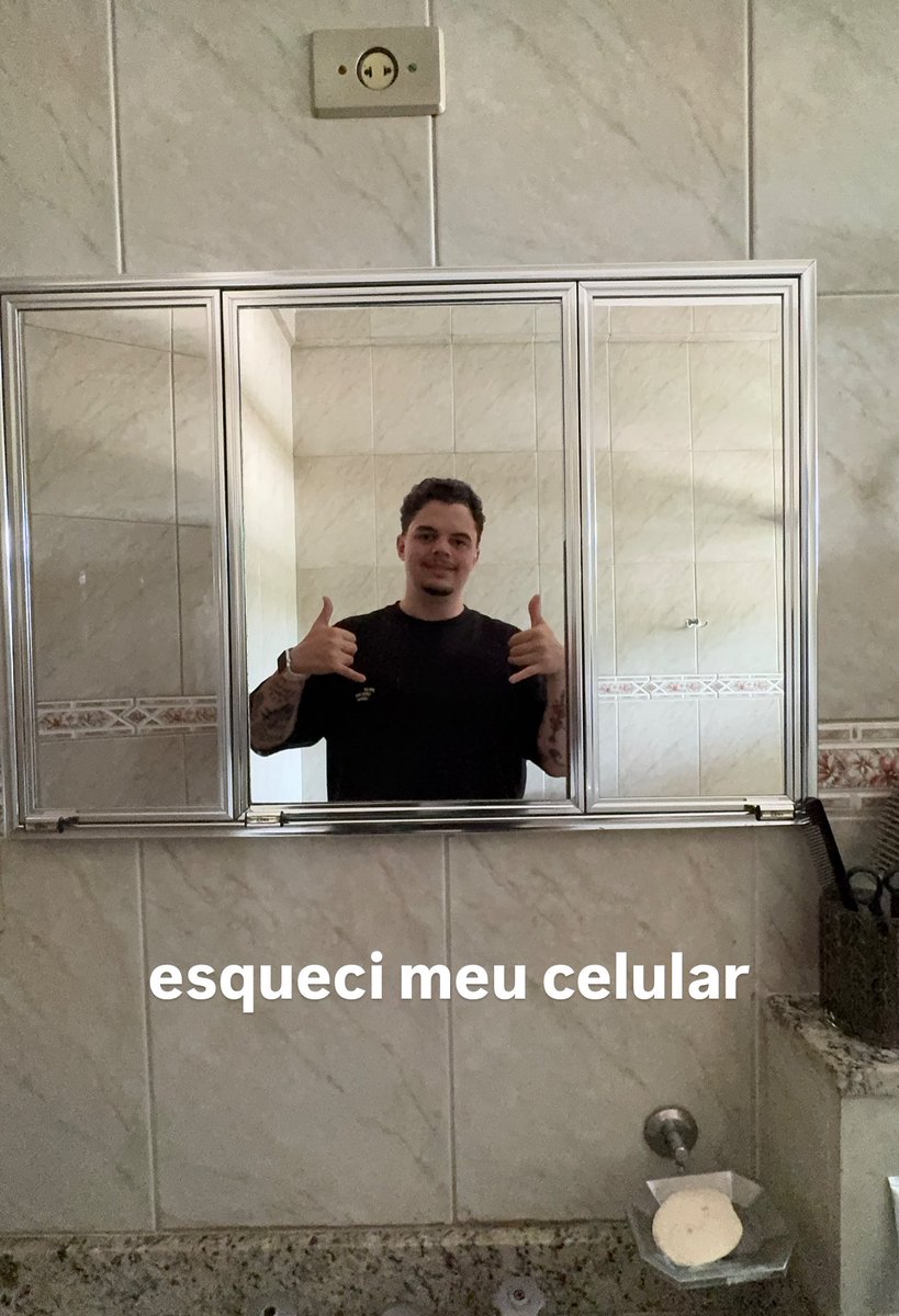 tinocandotv's tweet photo. esqueci o celular vai com a força da mente mesmo https://t.co/3qlexx5NVF