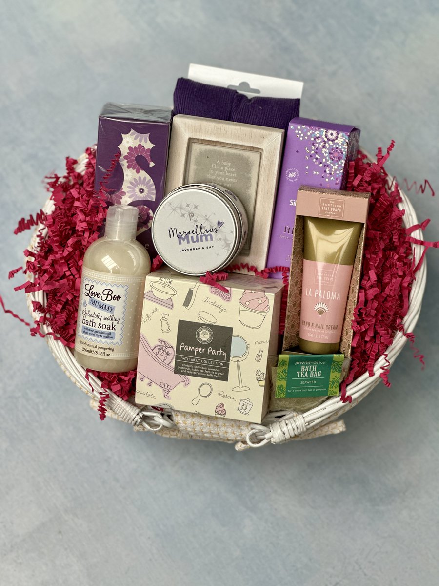 BasketsGalore's tweet image. Today's Gift Basket Of The Day is "New Mammy Pamper Gifts''

ow.ly/6AS450UJFlp

Follow &amp;amp; RT to enter #prize draw to #win a Gift Basket. 

More info via our blog. 

#dailydispatch #gifts #competition #giftbasketsrule #babygifts #newmumgifts #newmummy
