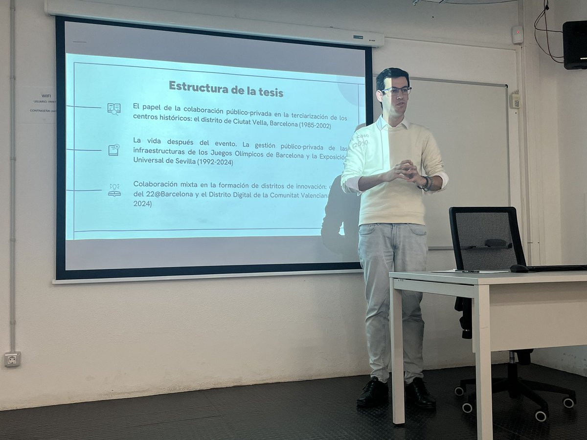 III Jornada Doctoral - Pablo Algarrada (UB) estudiando la colaboración público-privada en Barcelona.