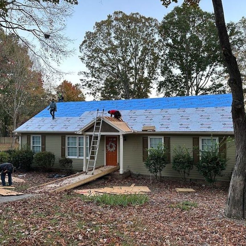 Raleighroofer's tweet photo. Roof inspection is your home's wellness check-up! We catch issues before they make themselves at home. Secure your roof's health with us today! #RoofInspection #RaleighRoofers
https://t.co/tQPdOXQgKp https://t.co/sZ1tN6rf32