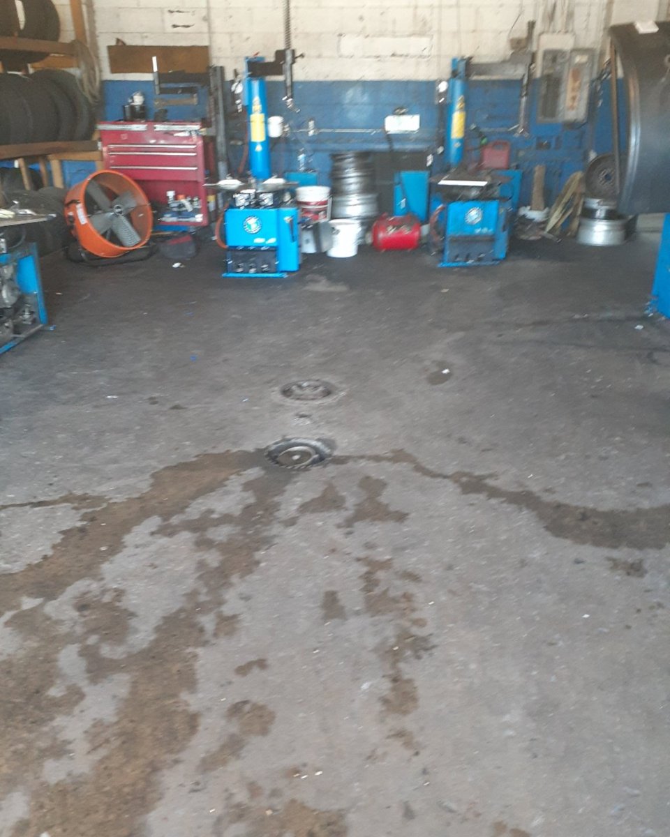 DepotTire's tweet photo. Need a reliable tire repair shop? Our experienced team is here to help with all your tire problems. From minor fixes to major repairs, we’ve got you covered. Drop in anytime!
#TireRepairShop #UsedTireDepot 
https://t.co/XC4NjgcaCb https://t.co/B1wqibaVJF