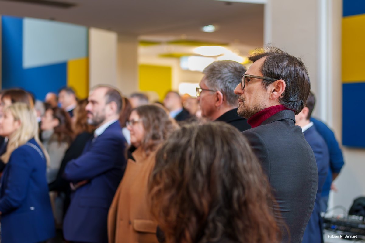 CHU_Montpellier's tweet photo. ✨ « Professionnels, partenaires, représentants des usagers, membres de la direction, je formule des vœux de bonheur, de santé et d’épanouissement ! Bonne année ! » Anne FERRER-VILLENEUVE 🎊
🌟 Merci à notre service de restauration et à tous les agents et partenaires présents. https://t.co/BAfhFnrlrU
