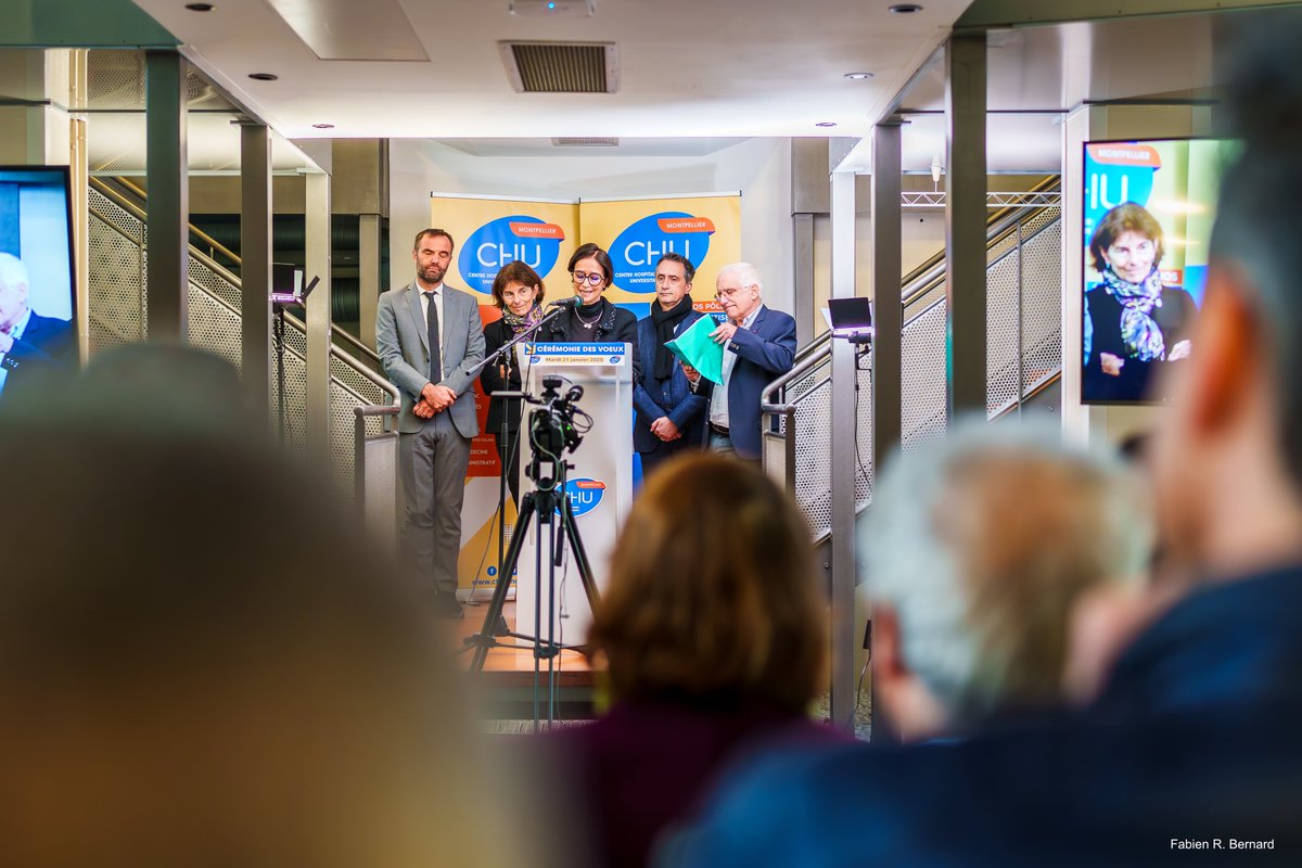 CHU_Montpellier's tweet photo. ✨ « Professionnels, partenaires, représentants des usagers, membres de la direction, je formule des vœux de bonheur, de santé et d’épanouissement ! Bonne année ! » Anne FERRER-VILLENEUVE 🎊
🌟 Merci à notre service de restauration et à tous les agents et partenaires présents. https://t.co/BAfhFnrlrU
