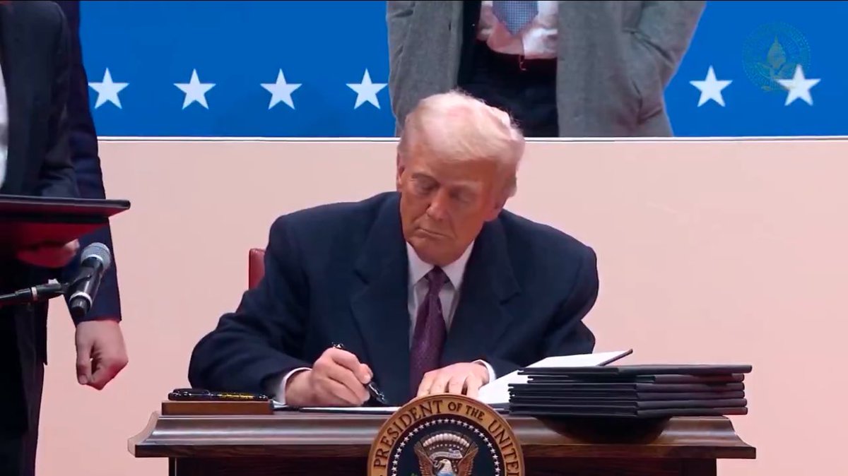 🚨 RUMOR ALERT: $TRUMP TO SIGN 3 CRYPTO RELATED EXECUTIVE ORDERS TODAY 🇺🇸