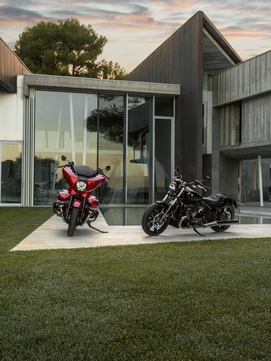 BMWMotorrad's tweet photo. With our new #BMWR18 models, classic design lines meet modern components — yet the Big Boxer remains in the centre. 😍
Learn more:https://t.co/tgV2Q5hoXc
#MakeLifeARide #R18Classic #R18B #Soulfuel #BMWMotorrad https://t.co/fwm0gIZiQG