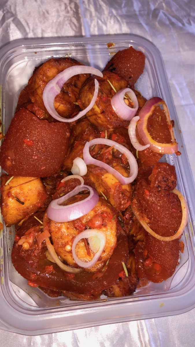 MojisolaAzeezz's tweet photo. Who says Ponmo is boring and has no Nutritional value🌚🌚 You haven’t spiced it up yet my dear🤗🤗
Is this combo something you will be willing to try 😋😋😋
Any ways who want some https://t.co/nvmLFc03F9