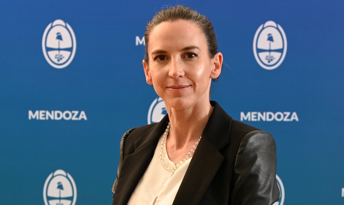 radiopost_mza's tweet photo. 🔴AHORA🔴
📱La ministra de Seguridad, Mercedes Rus en "INFORMATE CON ANA" de 13hs a 14hs por Radiopost. Escuchá la nota en VIVO 👉https://t.co/9PjaBsiEvU https://t.co/N3uRLIdhHl