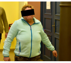 Taykra's tweet photo. #Werdau: Marcela D. (41, justizbekannt!) verschaffte sich mit ihrer Schwägerin Zutritt in die Wohnung einer Seniorin und raubte d Opfer 25.000 Euro! "Eine 94 Jahre alte, taubstumme, an den Rollator gebundene Frau derart skrupellos zu beklauen - das ist eigentl nicht zu toppen!" https://t.co/Cs5BQNdsK4