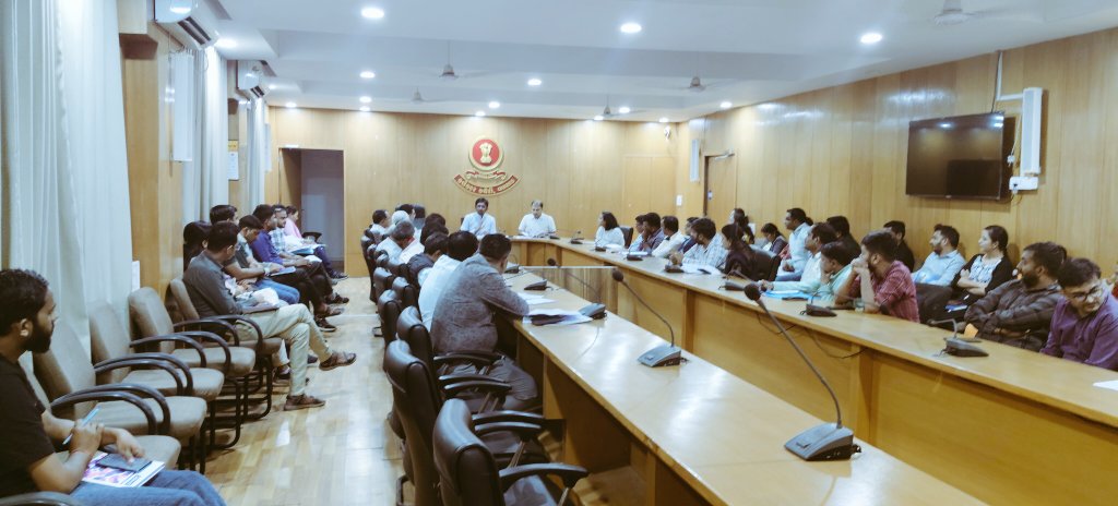 વલસાડ નગરપાલિકા સામાન્ય ચુંટણી -૨૦૨૫ અંતર્ગત ચુંટણીલક્ષી કામગીરીના આયોજન બાબતે સ્ટાફ સાથે બેઠક યોજી.