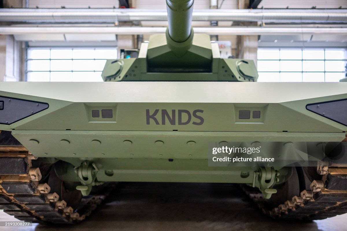 https://www.gettyimages.pt/detail/fotografia-de-not%C3%ADcias/january-2025-hesse-kassel-a-leopard-2-a-rc-3-0-fotografia-de-not%C3%ADcias/2193208277?adppopup=true