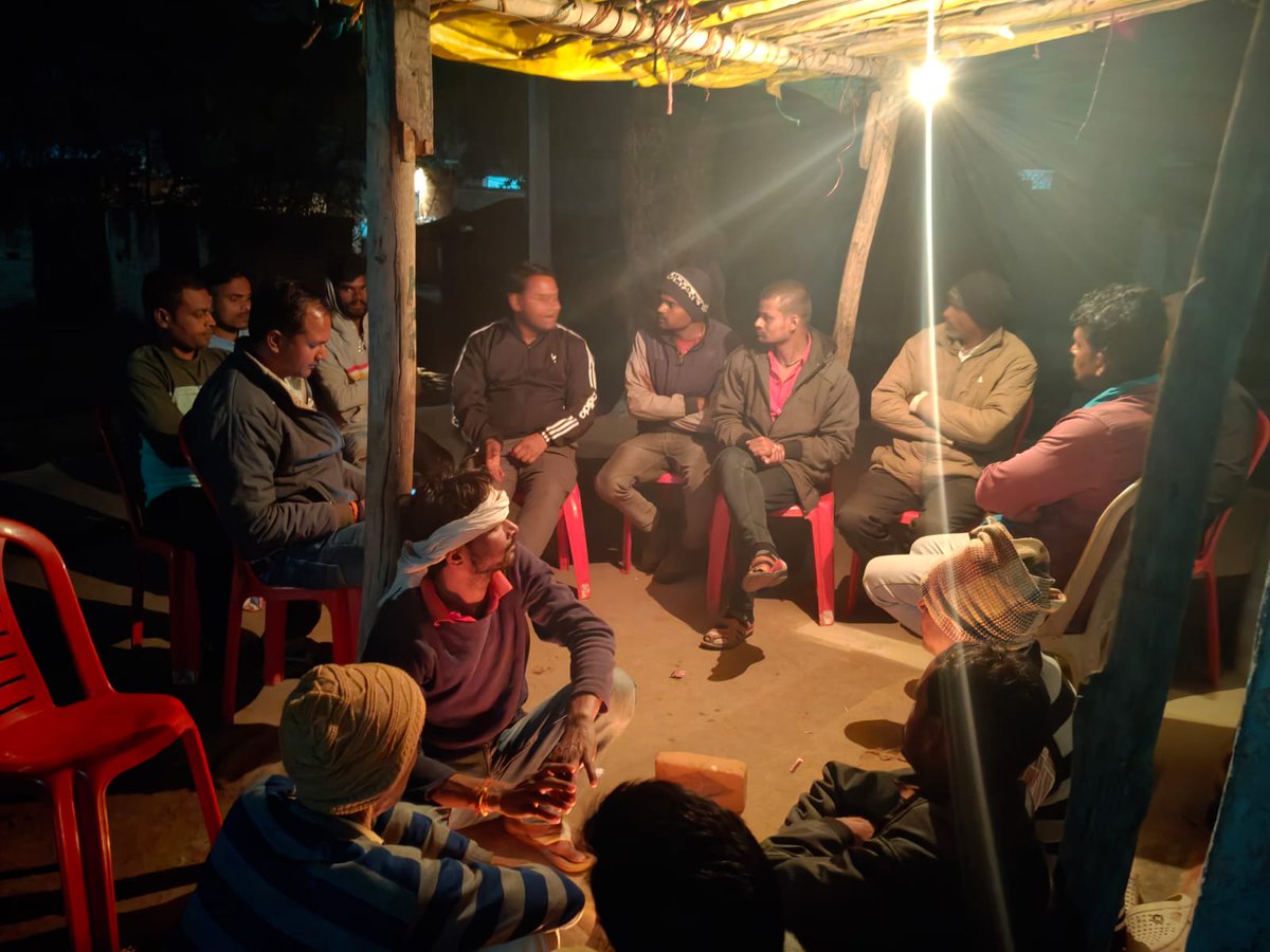 LokendrVermaiyc's tweet photo. 27 तारीख को होने वाले ऐतिहासिक आयोजन की  तैयारी कों लेकर युवा कांग्रेस के छतरपुर विधानसभा के अध्यछ पुष्पेंद्र कुशवाहा जी के साथ जिलाध्यछ लोकेन्द्र वर्मा जी ने आज छतरपुर विधानसभा के ग्राम गुरैया एवं हमा में सम्पर्क कर लोगों से चलने की अपील की।।
@RahulGandhi
#चलो_महू
#संविधान #Mhow https://t.co/c1NVal9Aak
