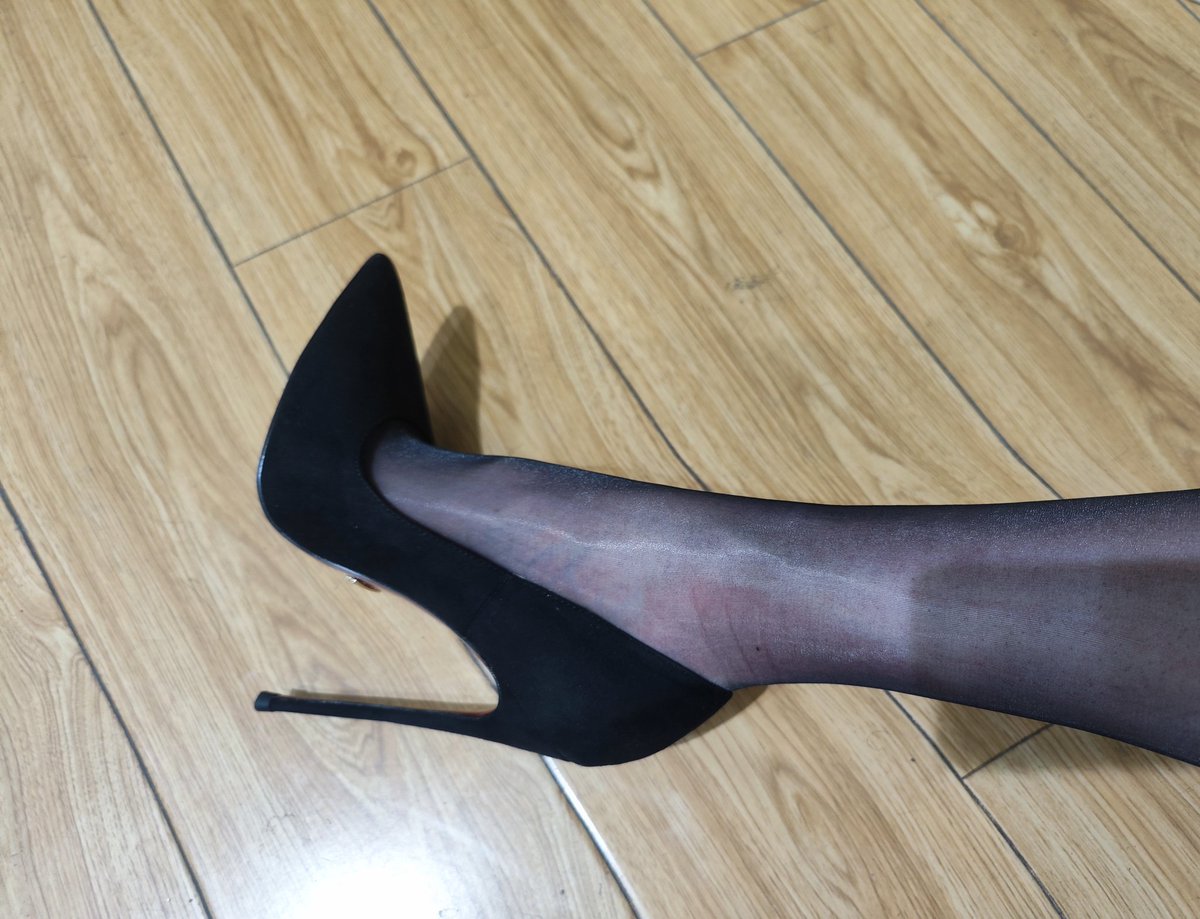 #黑丝 #黑丝高跟鞋 #高跟 #男娘 #伪娘 性感又美丽的刑具。