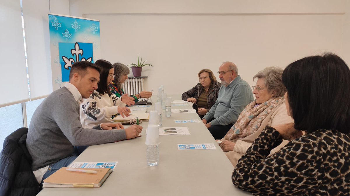 XavierEstradaF1's tweet photo. Seguim amb la ronda de reunions amb les associacions de veïns. Aquest cop, amb l’associació de veïns de Zona Alta @ZonaAltaLleida de Lleida, escoltant propostes i treballant per millorar el barri. #latevalleida #barri #participacio #humiltat https://t.co/SwhpJAN3Ff